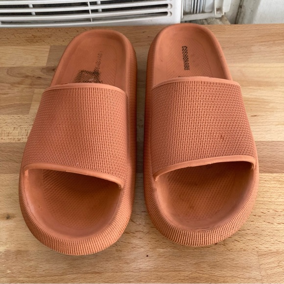 Cushionaire slides size 10, euro 40 - Picture 2 of 8